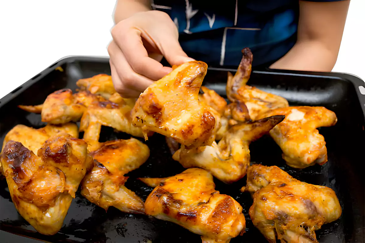 Air Fryer with Chicken Wings - Introduction to Reheating